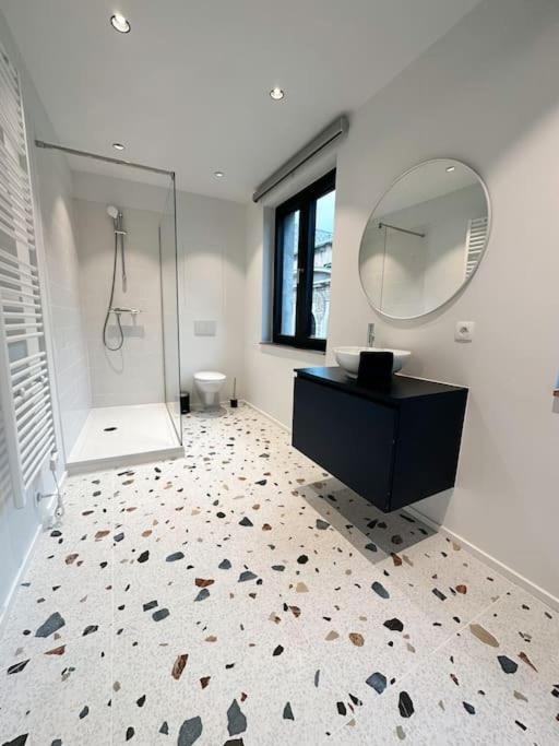 Duplex Hyper Centre Apartment เลียจ ภายนอก รูปภาพ