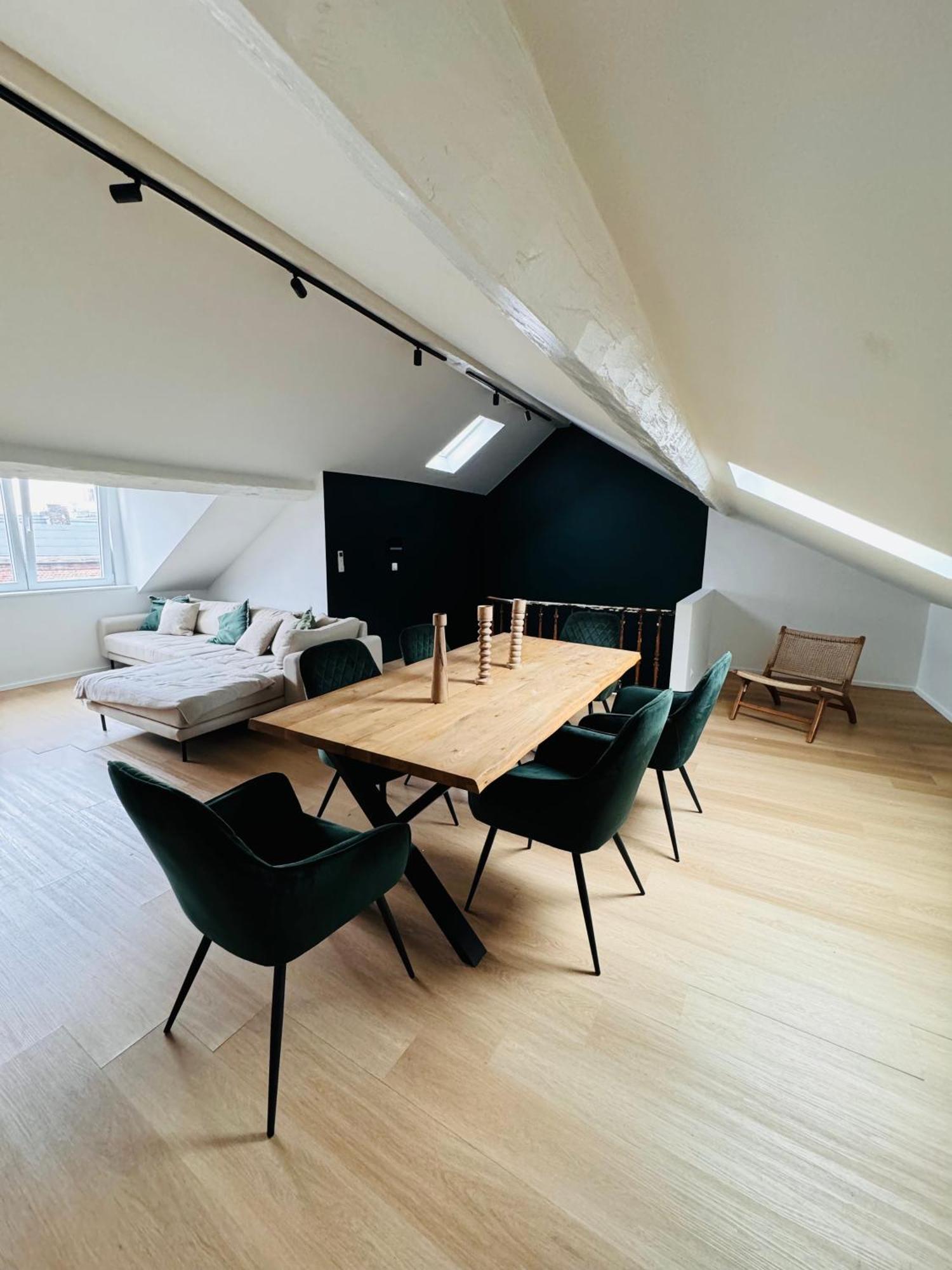 Duplex Hyper Centre Apartment เลียจ ภายนอก รูปภาพ